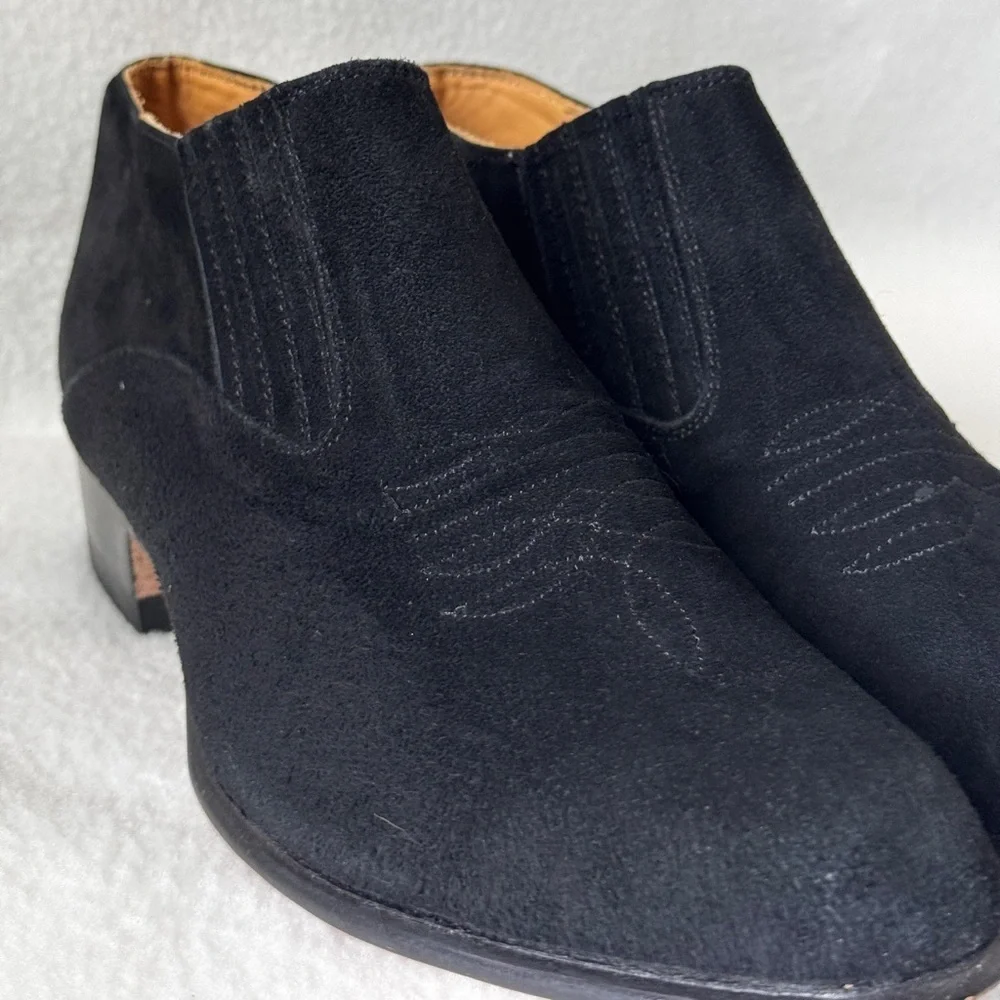 Chamula Western Women’s Size 24 (Size7)Black Suede Botties.
